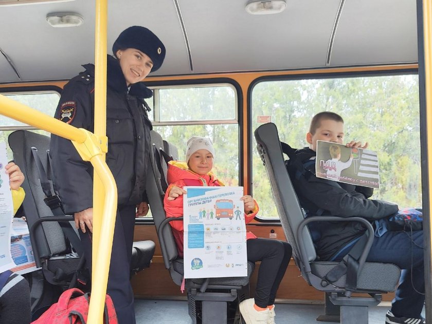 Кнопка стоп в автобусе