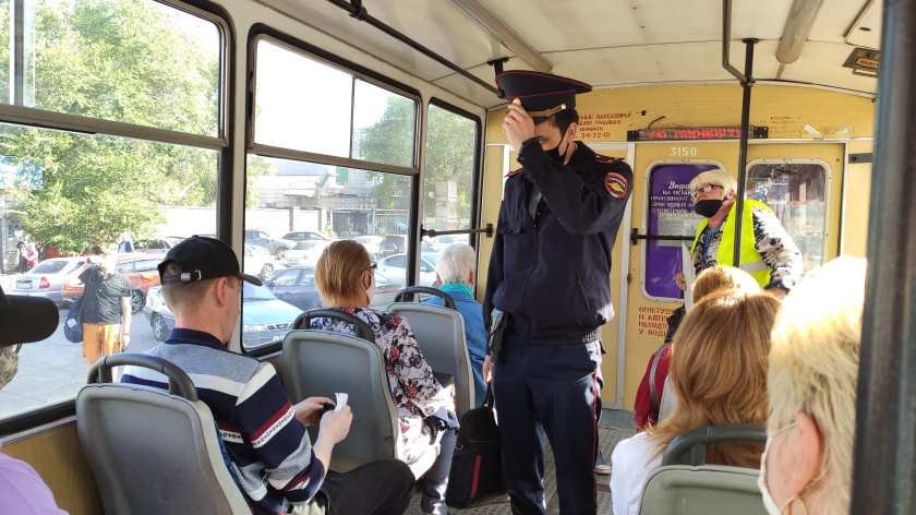 Пассажиры в автобусе