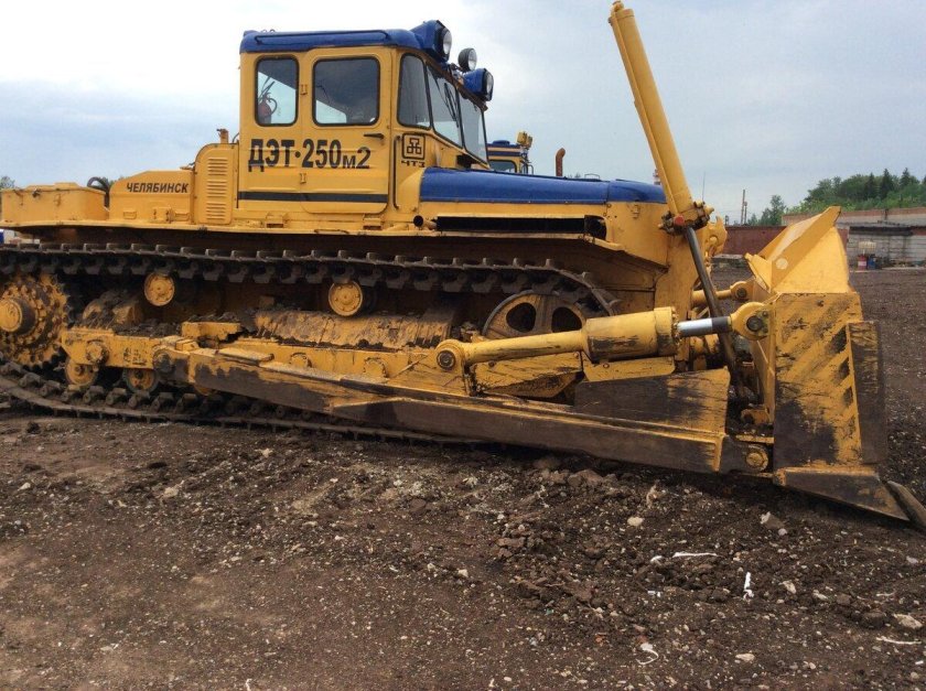 ДЭТ-250 трактор