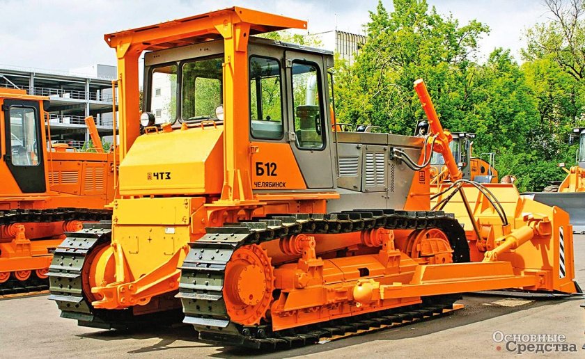 Бульдозер ЧТЗ б12