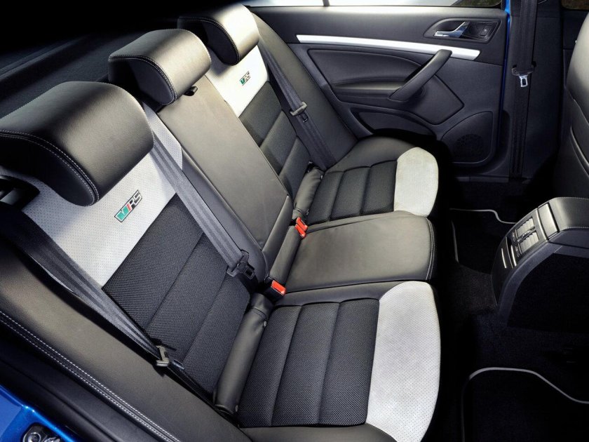 Октавия а7 задний ряд