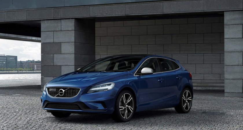 Volvo v40 2019