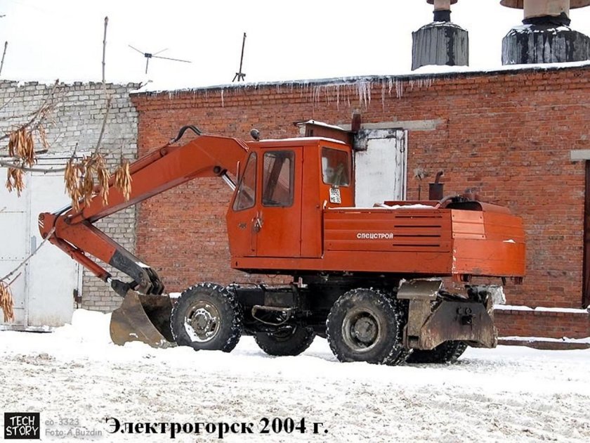 ЭО-3323 экскаватор