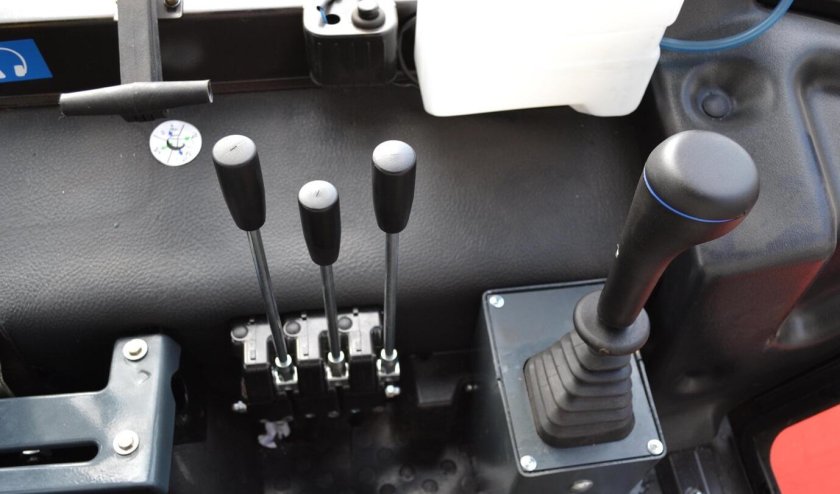 Рычаги управления экскаватора МТЗ 82