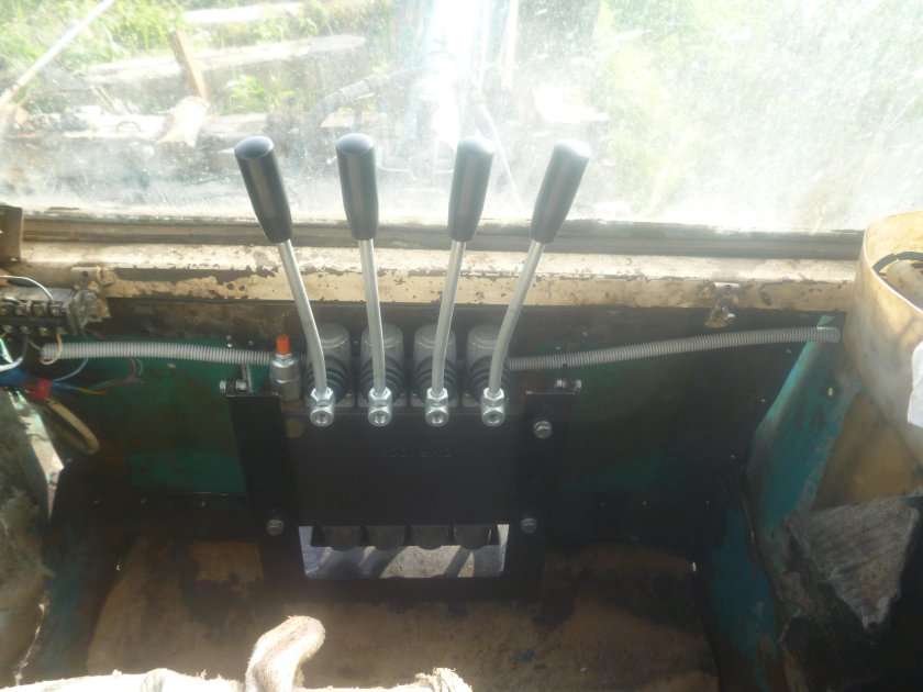 Рычаги управления экскаватора МТЗ 82