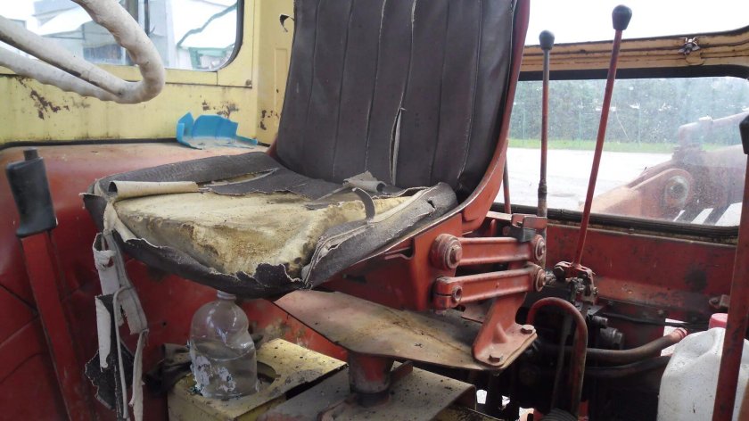 ЭО 2621 ЮМЗ кабина