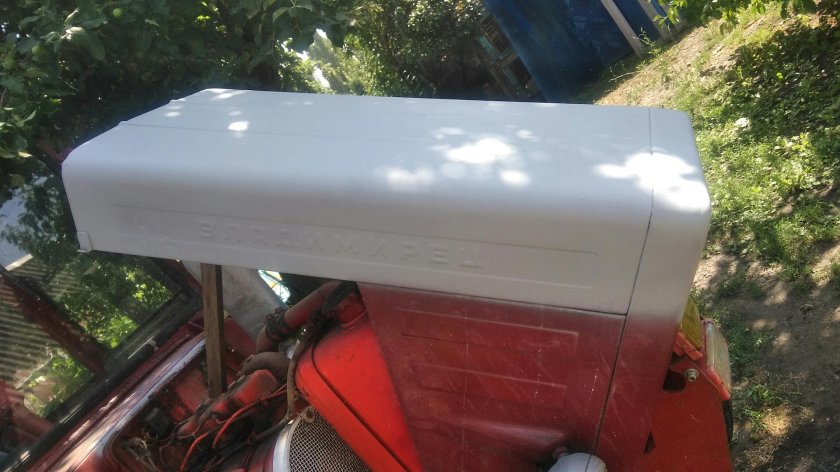 Т-25 трактор капот