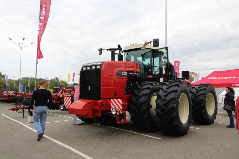 Трактор Ростсельмаш 2375