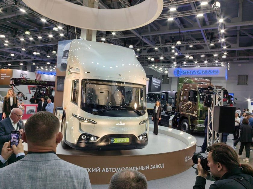 Новый тягач маз
