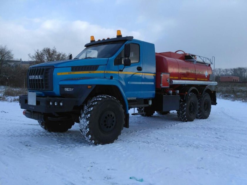 Урал Некст 6х6 со спальником