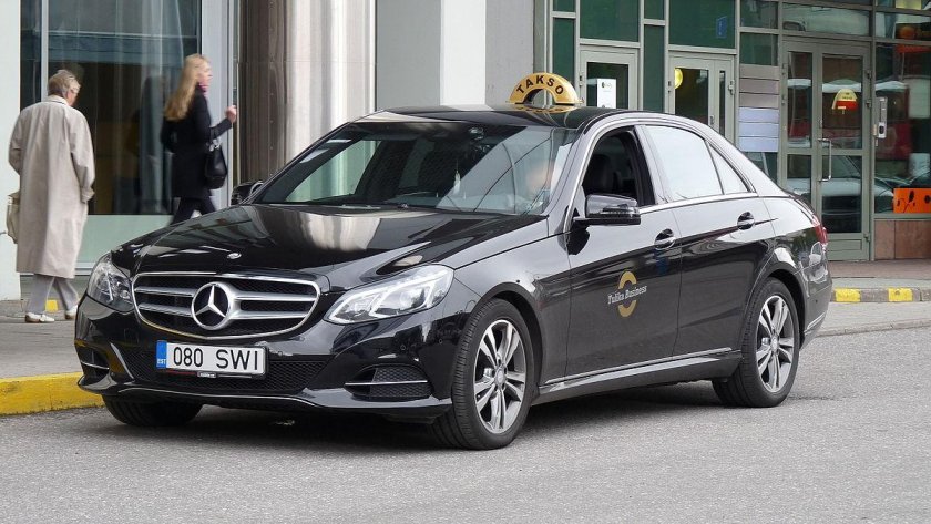 Мерседес 212 черный такси