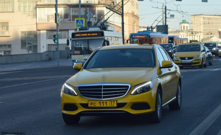 W222 Mercedes желтый