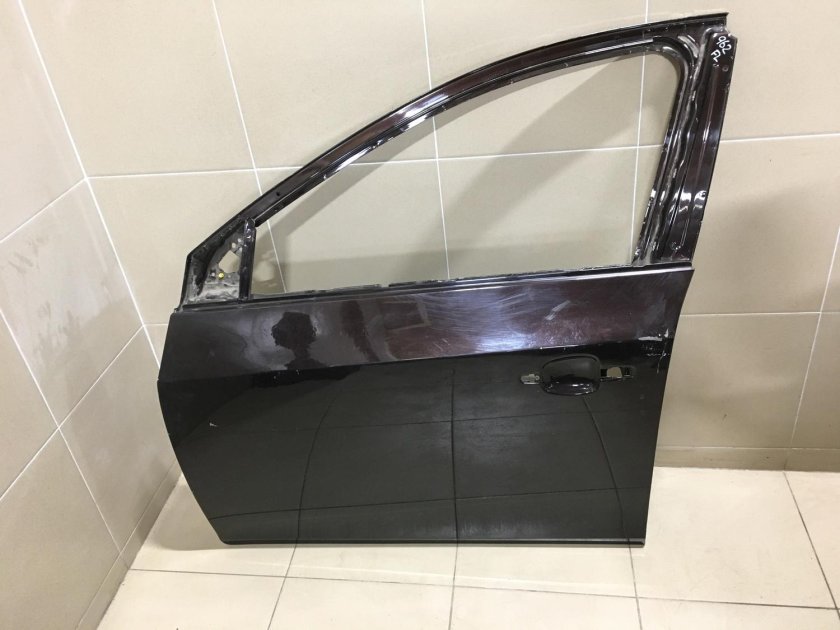 Левая дверь передняя