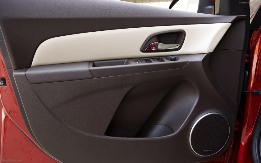 Chevrolet Cruze дверь