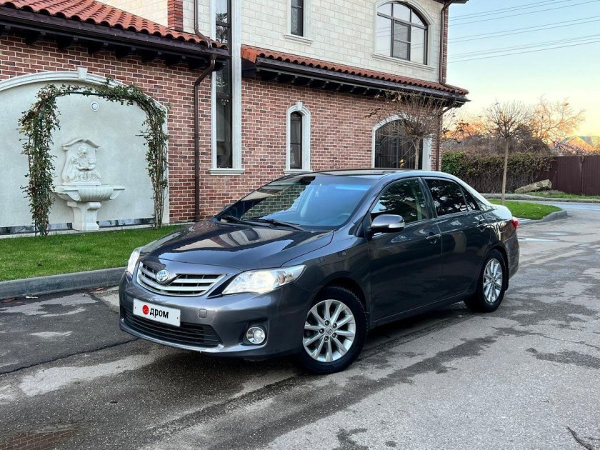 Тойота королла 2012 года