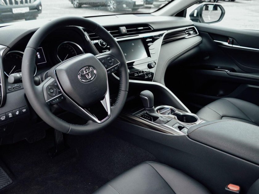 Камри 70 комплектация Элеганс