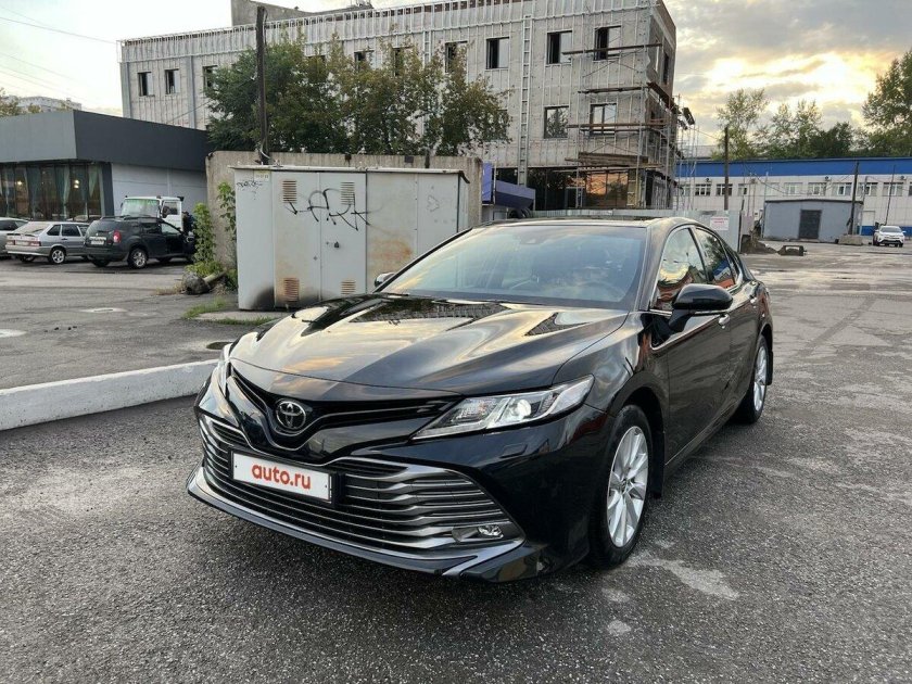 Toyota Camry 2021 черная
