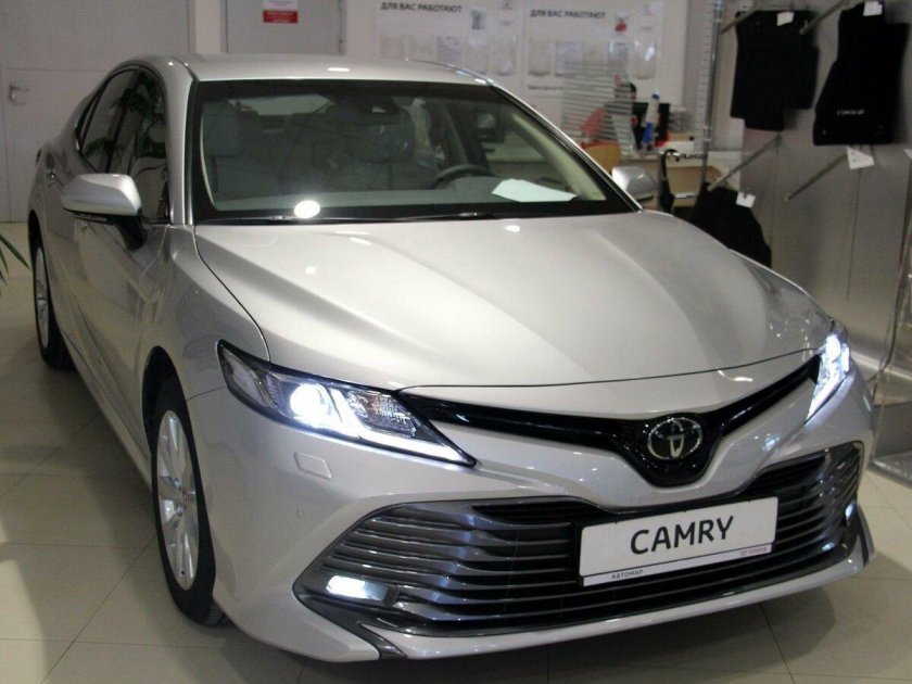 Камри Элеганс 2021