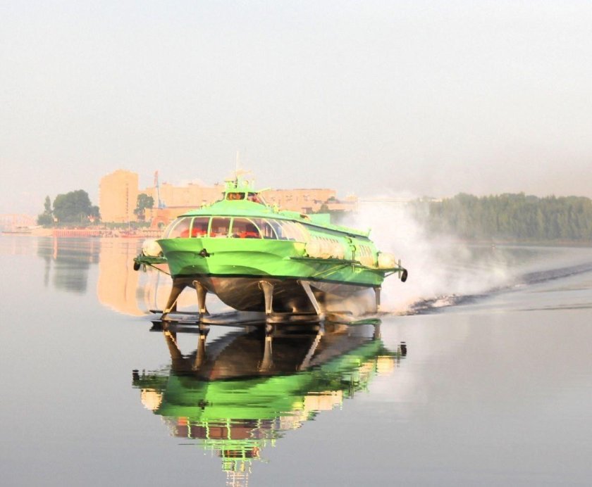 Речной катер метеор