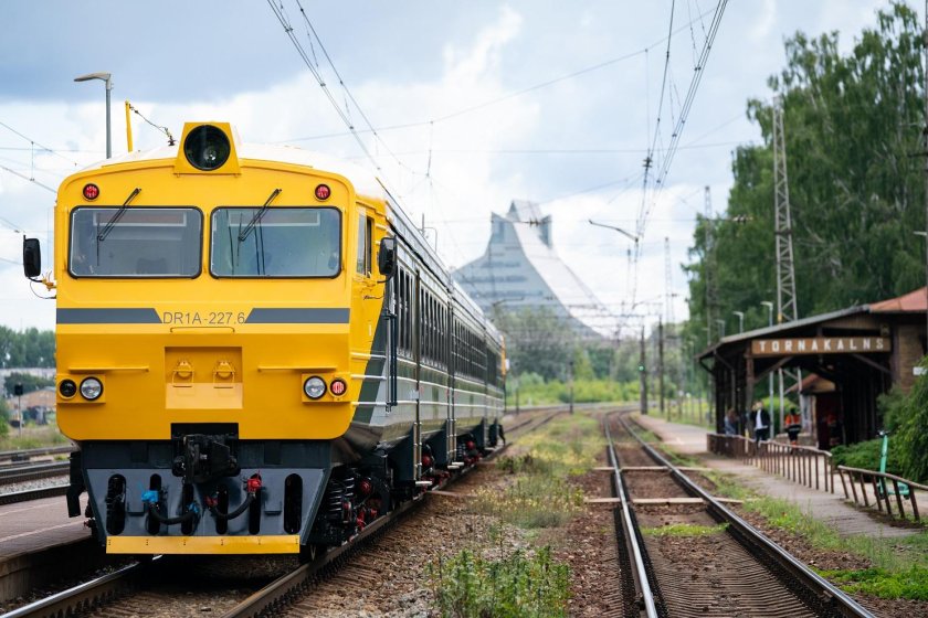 Дизельный пассажирский поезд