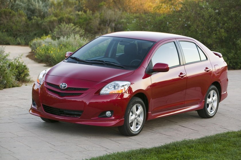 Тойота Ярис седан 2007