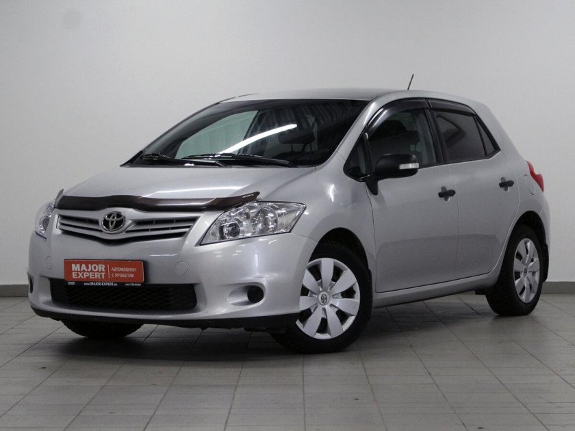 Тойота аурис 2012