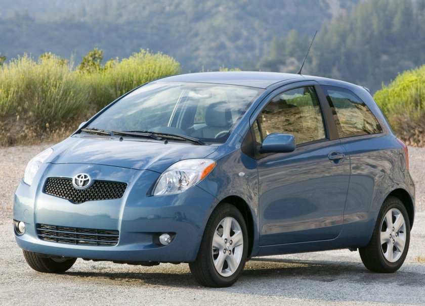 Тойота Ярис 2005