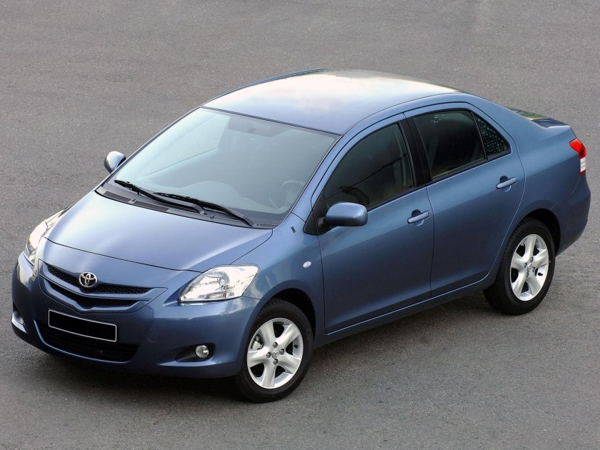 Тойота Ярис седан 2008