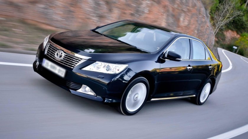 Машина тойота камри