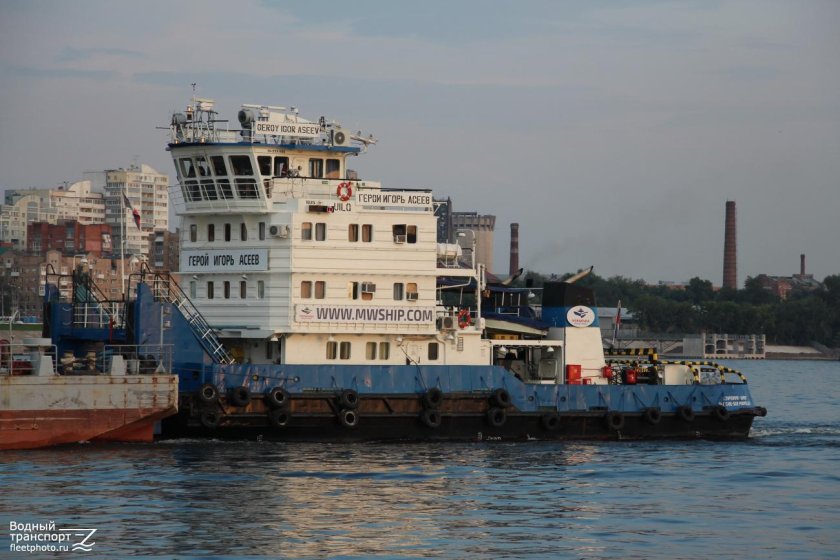 Герой Игорь Асеев буксир