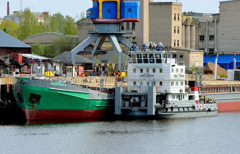 Борис Сафонов теплоход