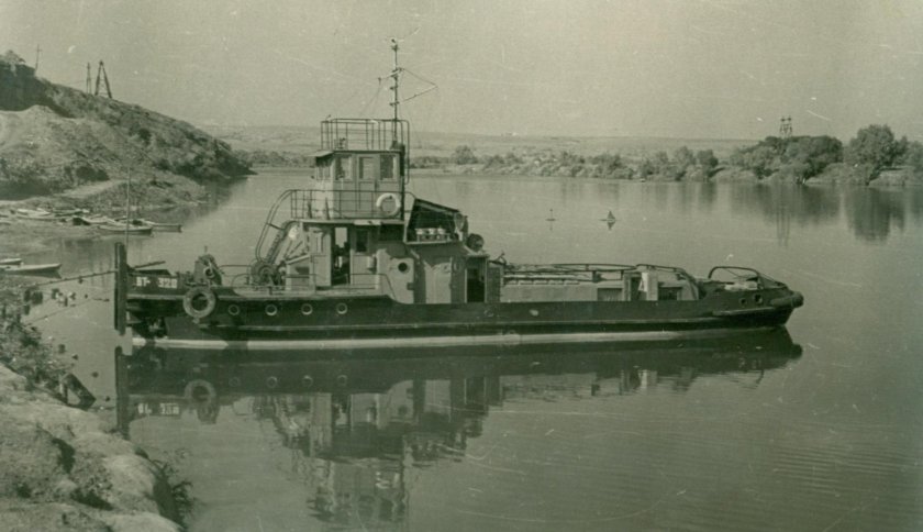 Речной буксирный катер толкач БТ