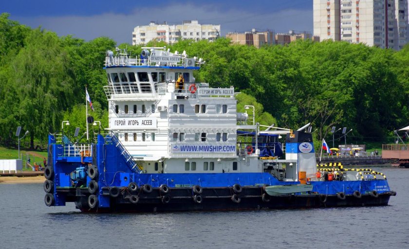 Герой Игорь Асеев теплоход