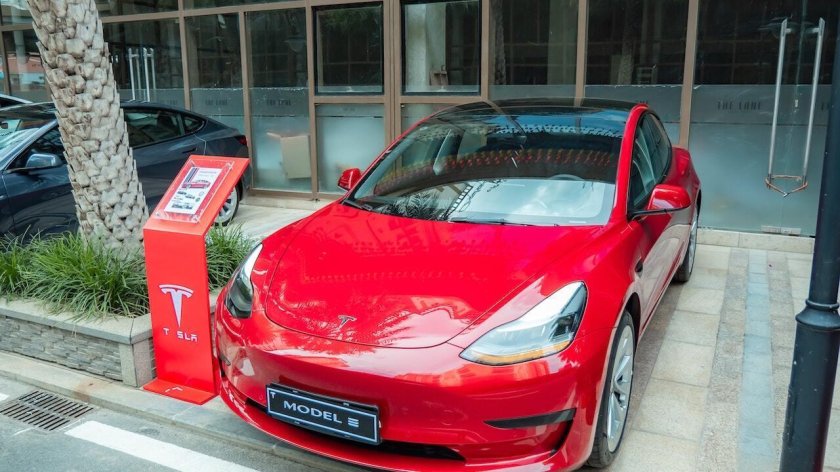 Тесла автомобиль