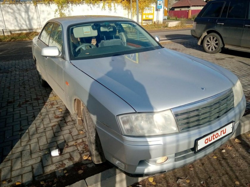 Nissan Gloria 2000