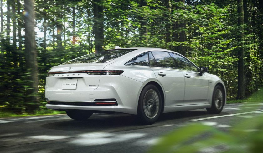 Toyota Crown 2023 sedan