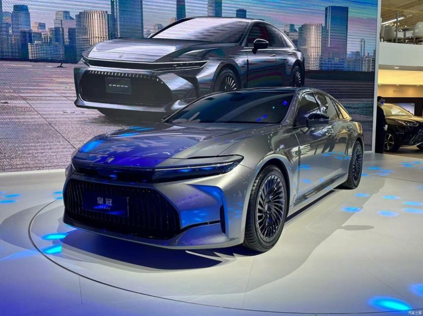 Тойота седан 2023