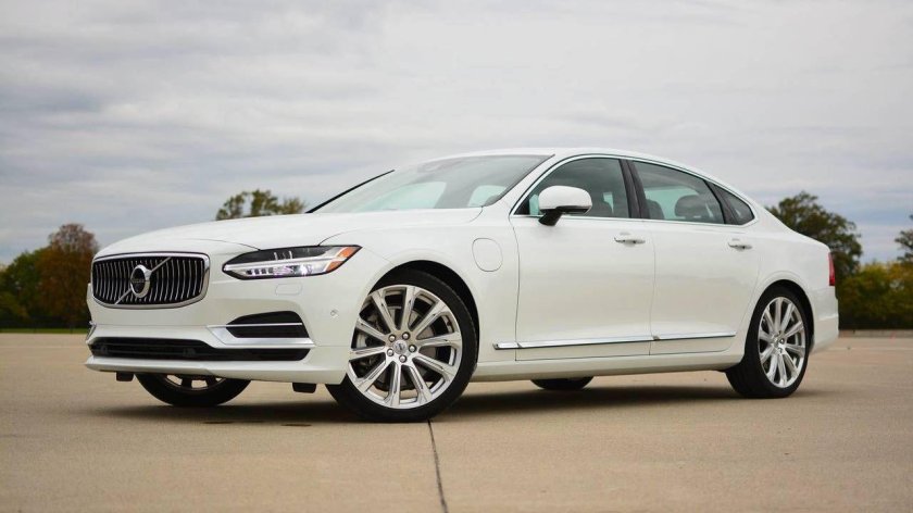 Белая Вольво s90