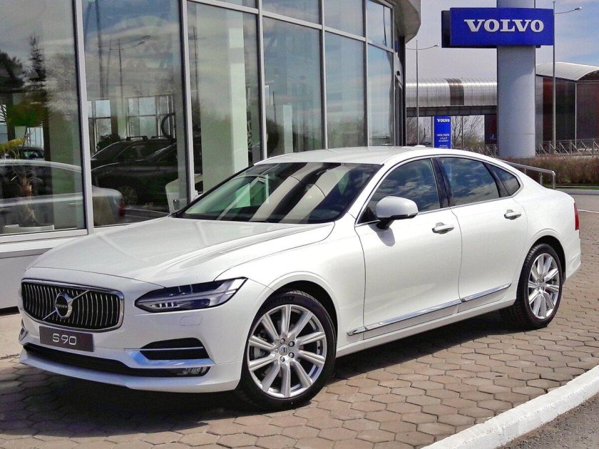 Белая Вольво s90
