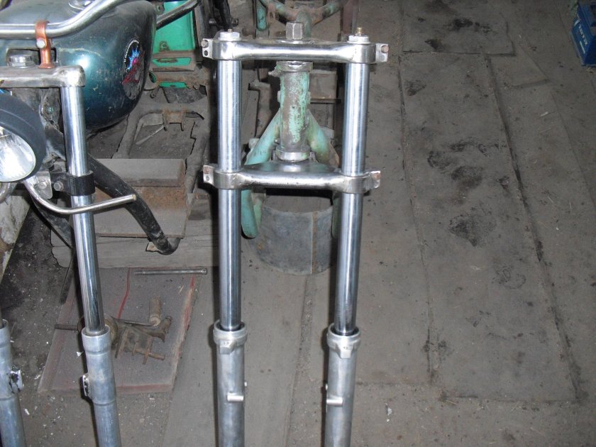 Траверса передней вилки мото Урал