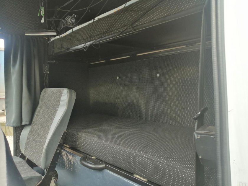 ГАЗ 3309 закабинный спальник