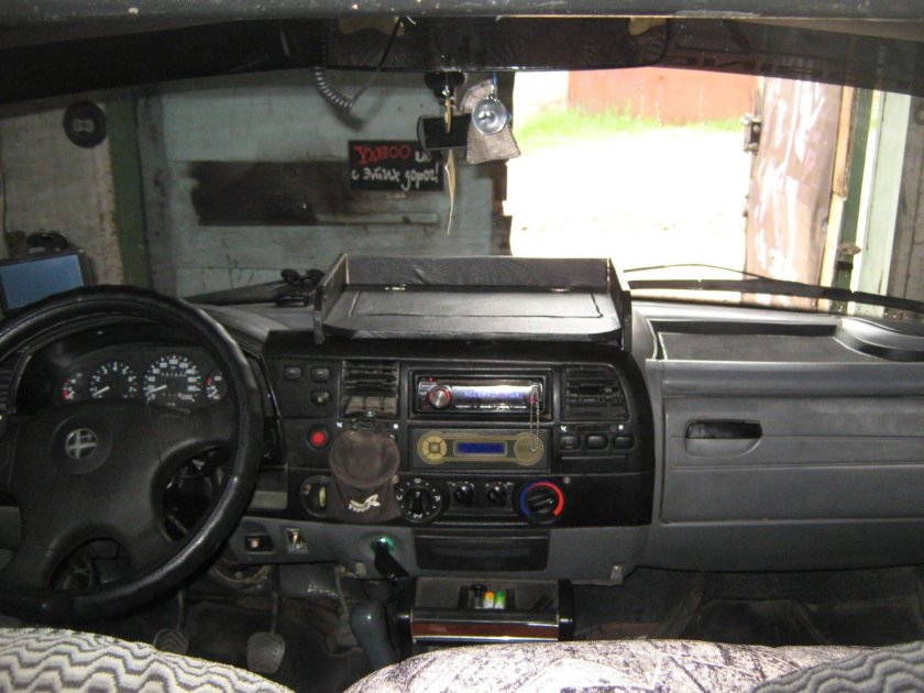 Столик на панель Газель 3302 старого образца