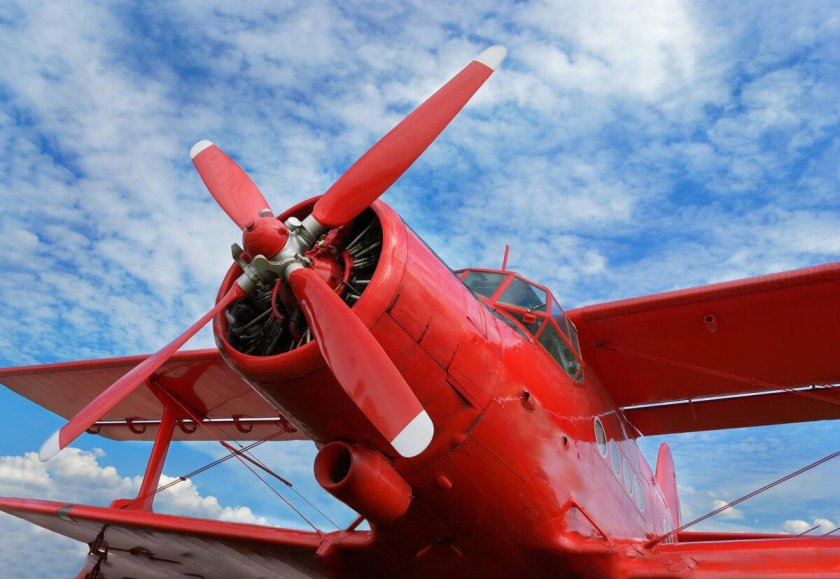 Красный самолет кукурузник