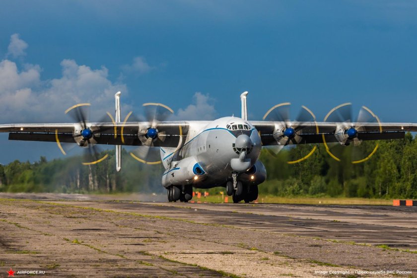 Турбовинтовой АН 22 самолет турбовинтовой