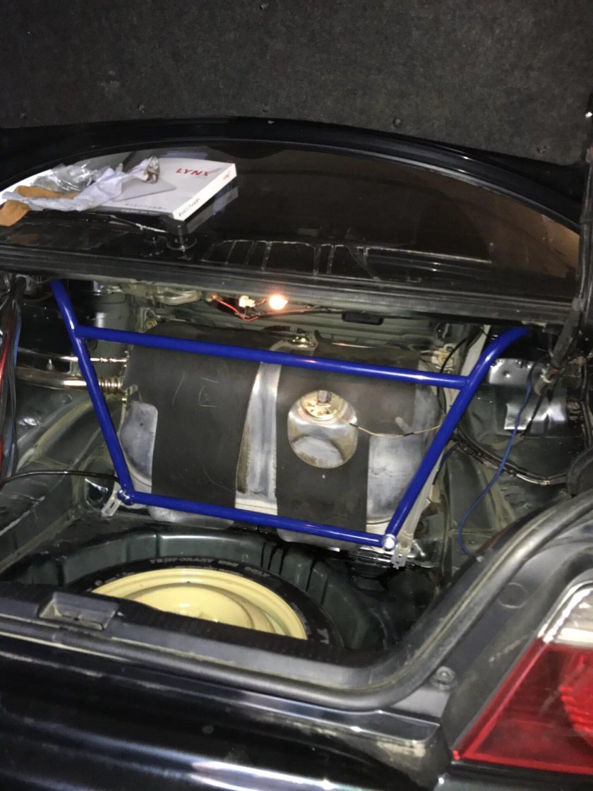 Крепление аккумулятора Чайзер 100