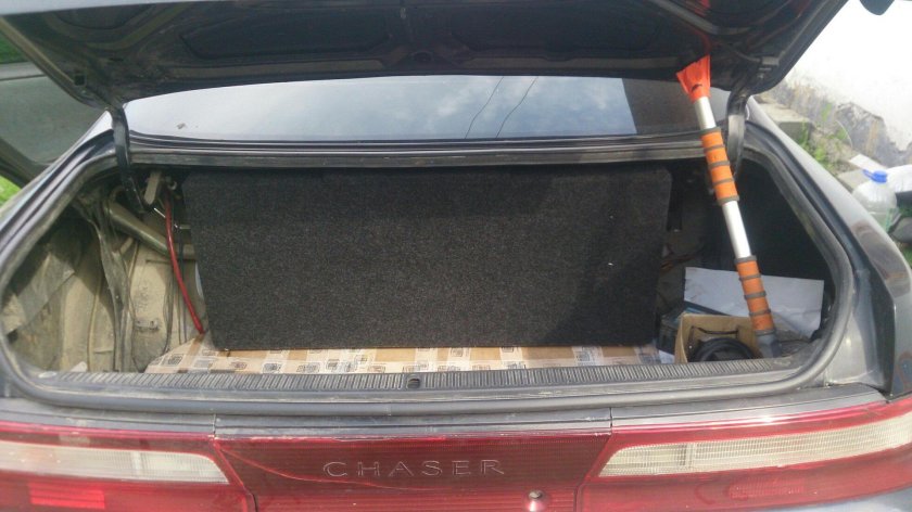 Задняя полка Toyota Chaser 90