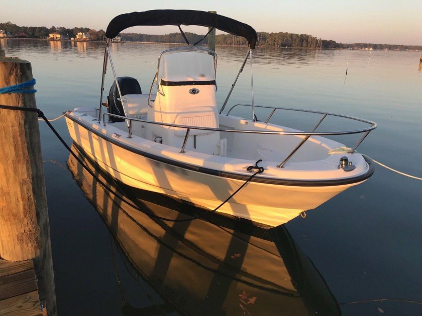 Рыбацкий катер boston whaler outrage 18