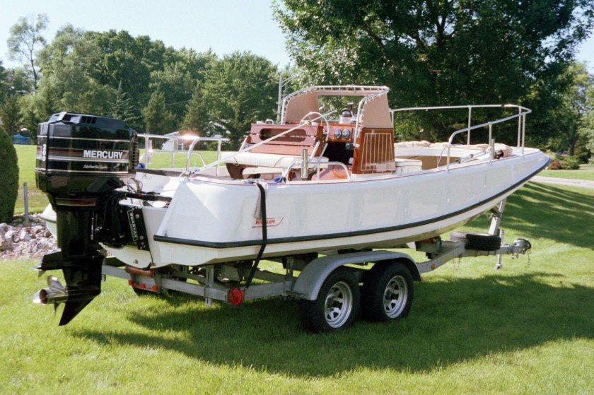 Boston Whaler 350