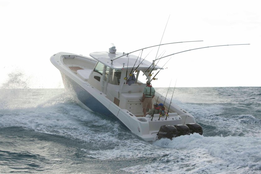 Рыбацкий катер Boston Whaler Outrage 18