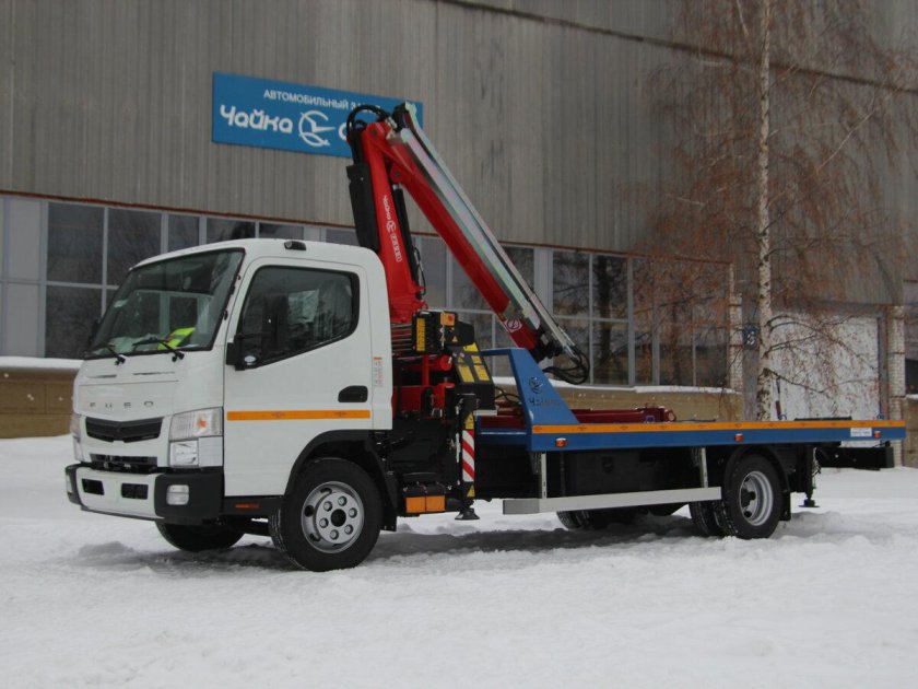 Автомобиль бортовой с КМУ на базе Fuso Canter TF7.5
